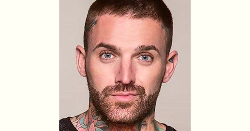 Aaron Chalmers Age and Birthday
