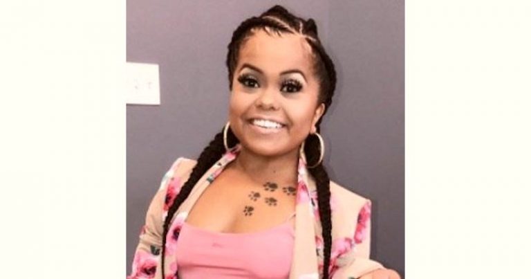 Amanda Salinas Age And Birthday BirthdayAge.com