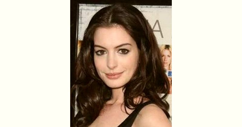 Anne Hathaway Age and Birthday