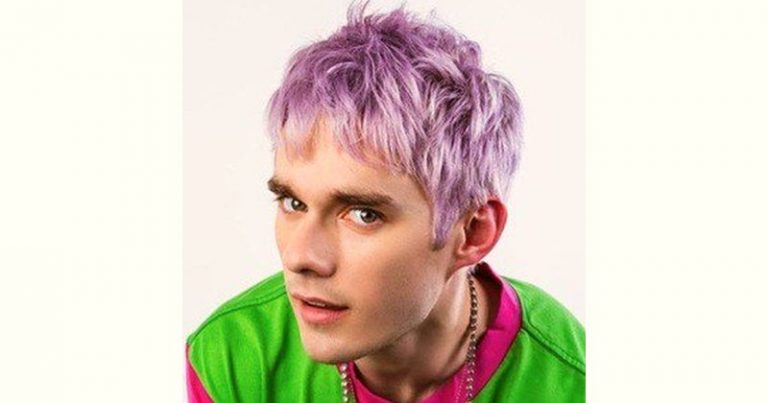 Awsten Knight Age And Birthday BirthdayAge.com