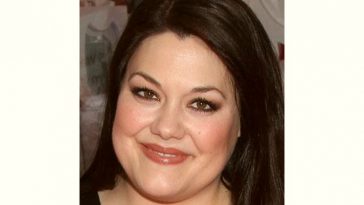 Brooke Elliott Age and Birthday