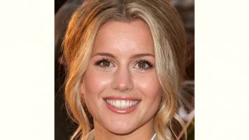 Caggie Dunlop Age and Birthday