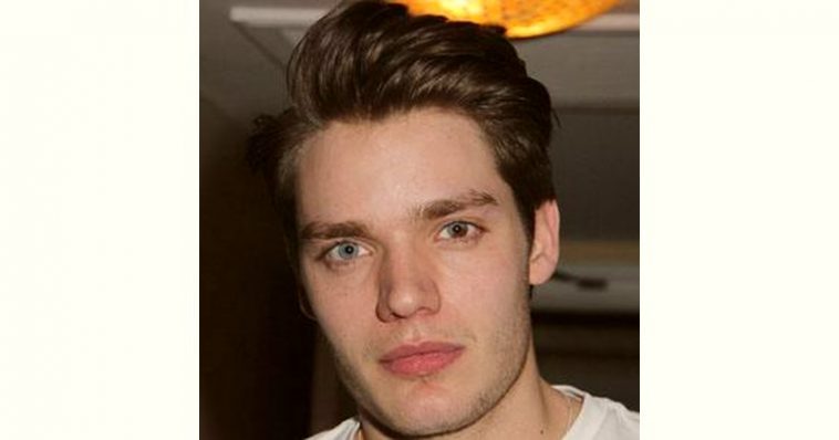 Dominic Sherwood Age and Birthday