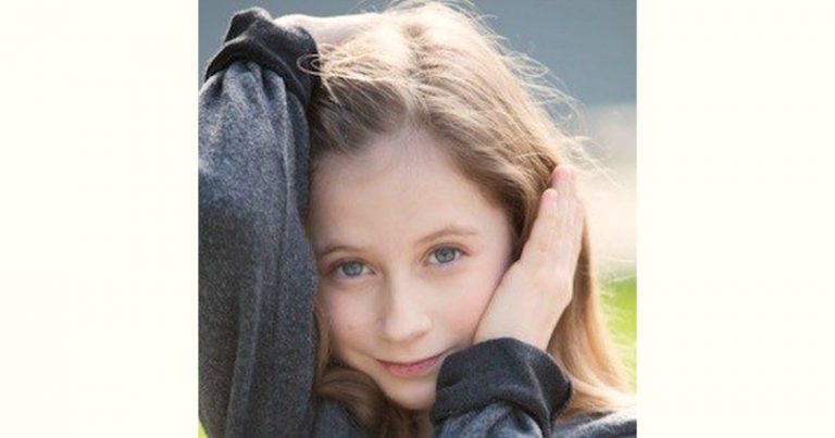 Elliana Walmsley Age And Birthday BirthdayAge.com