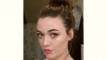 Felicite Tomlinson Age and Birthday