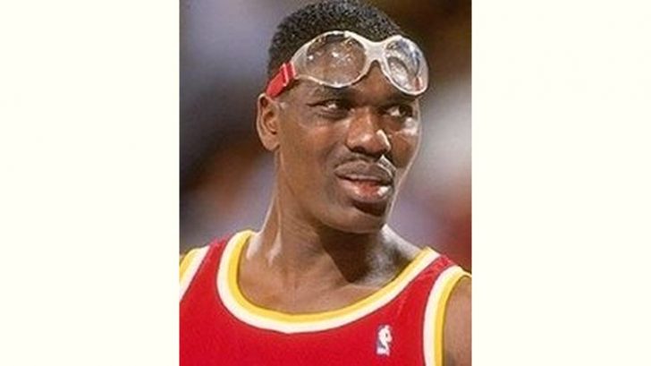 funko pop hakeem olajuwon