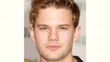 Jeremy Irvine Age and Birthday