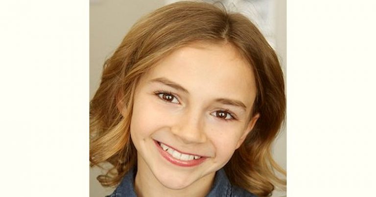 Kayla Davis Age And Birthday BirthdayAge.com