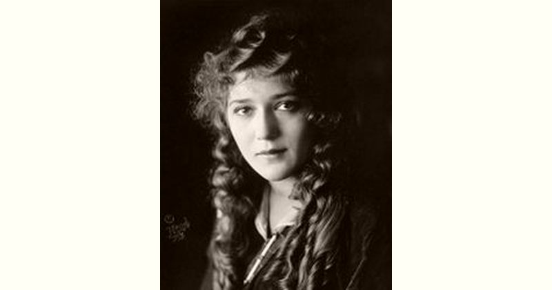 Mary Pickford Age and Birthday