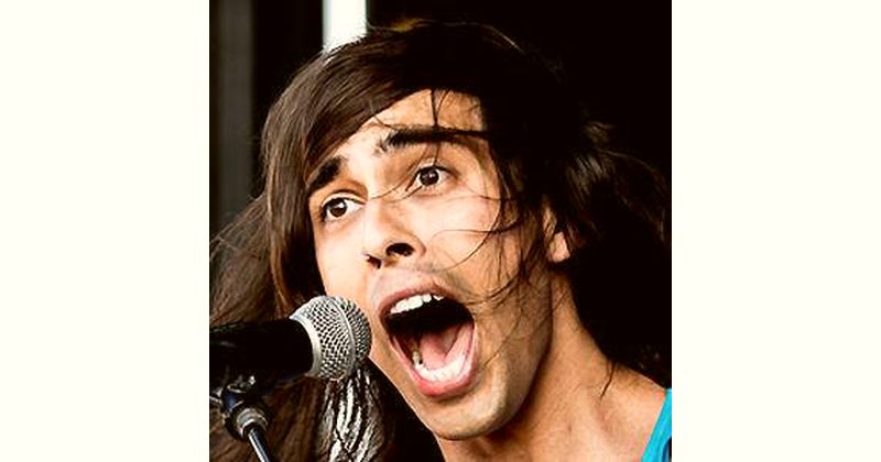 Vic Fuentes Age and Birthday